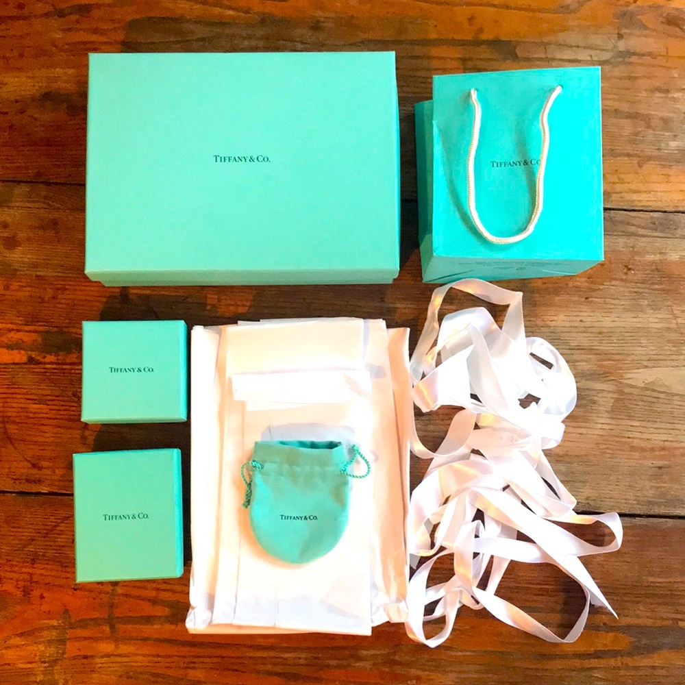 Tiffany & Co. Boxes bag paper and ribbons
